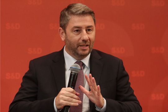 Ανδρουλάκης: Ο Μητσοτάκης βλέπει ότι «το λάδι στο καντήλι τελειώνει» [βίντεο]